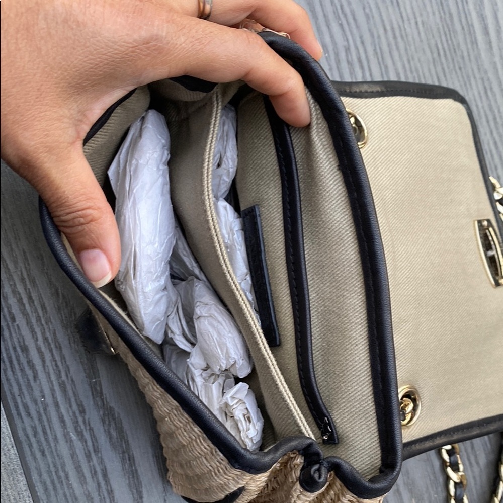 Crossbody Bag - Picture 4 of 9